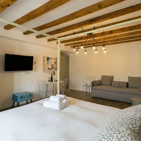 Porta Genova Apartment *